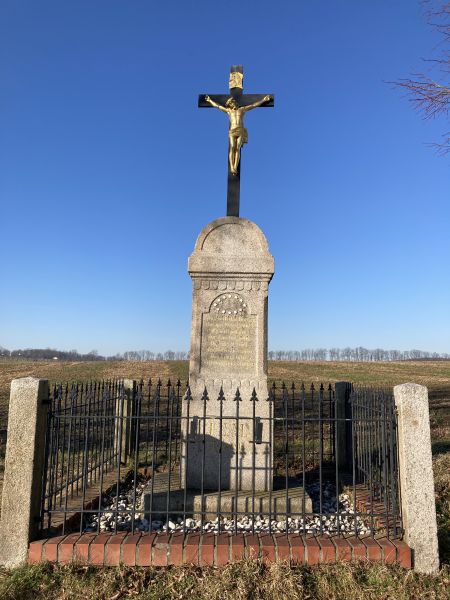 Datei:Kruzifix Temritz Straße nach Kleinseidau .jpg
