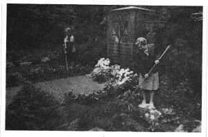 Pflege Grab 1988 Dorle.jpg